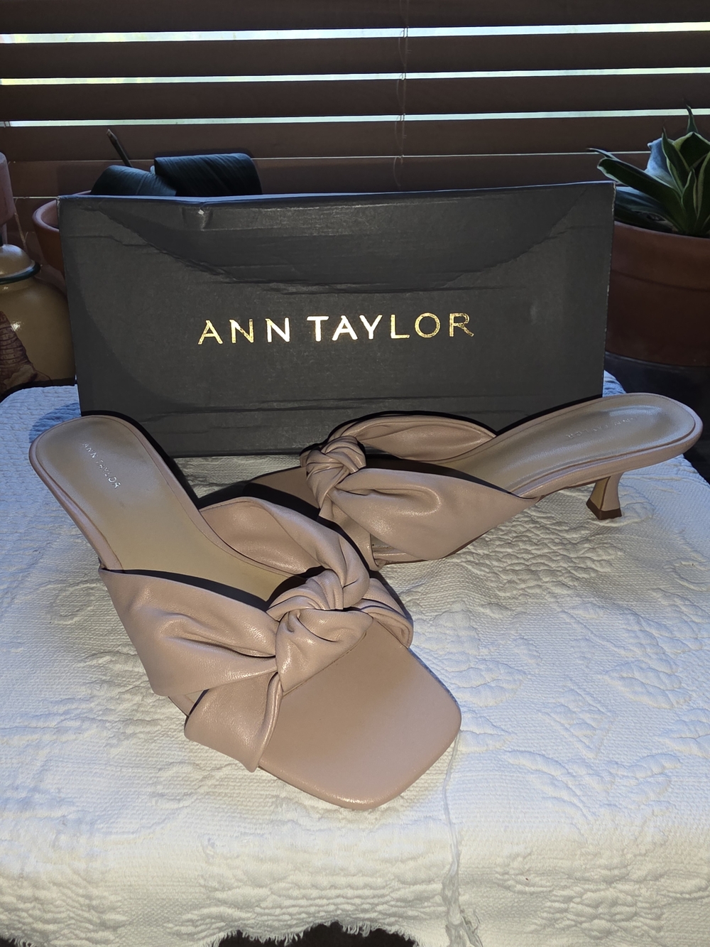 Ann Taylor Blush Knot-Front Leather Pumps
